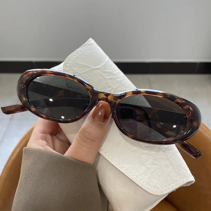人気の女性用サングラス小さなパンクオーバルサングラス男性ゴー - Men'S Fashion Y2K のレビューと価格