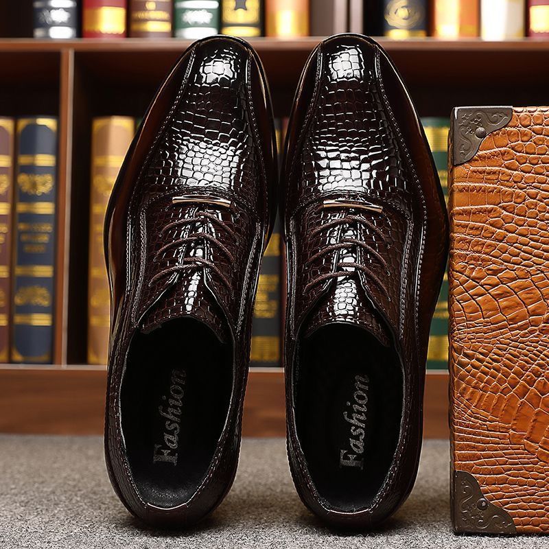 メンズ光沢パテントレザー英国風ポインテッドトゥドレスシューズ - Mens Fashion Dress Shoes のレビューと価格